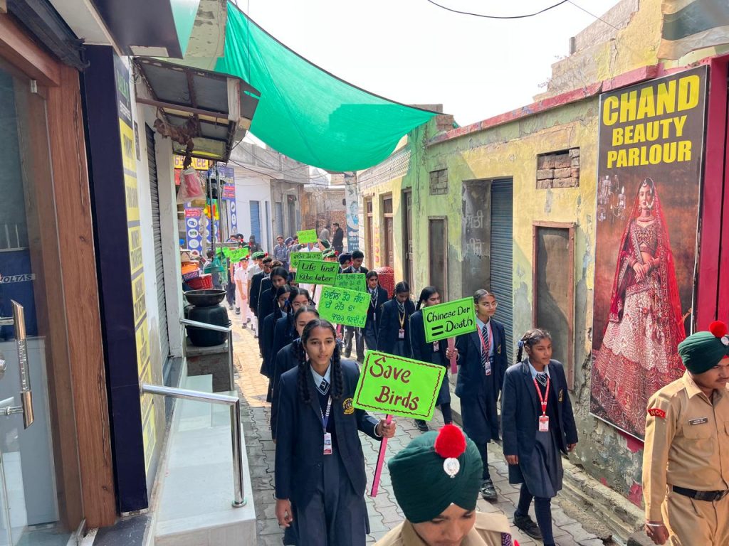 ਆਕਸਫੋਰਡ ਦੇ ਵਿਦਿਆਰਥੀਆਂ ਨੇ ਚਾਈਨਾ ਡੋਰ ਨੂੰ ਨਾ ਵਰਤਣ ਸਬੰਧੀ ਕੱਢੀ ਜਾਗਰੂਕ ਰੈਲੀ