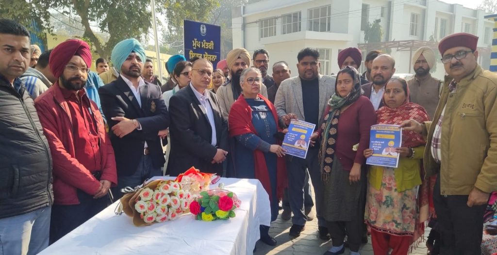 ਸਿਵਲ ਹਸਪਤਾਲ ਫਰੀਦਕੋਟ ਵਿਖੇ ‘ਮੁੱਖ ਮੰਤਰੀ ਸਿਹਤ ਯੋਜਨਾ’ ਦੀ ਰਜਿਸਟ੍ਰੇਸ਼ਨ ਦੀ ਕੀਤੀ ਸ਼ੁਰੂਆਤ