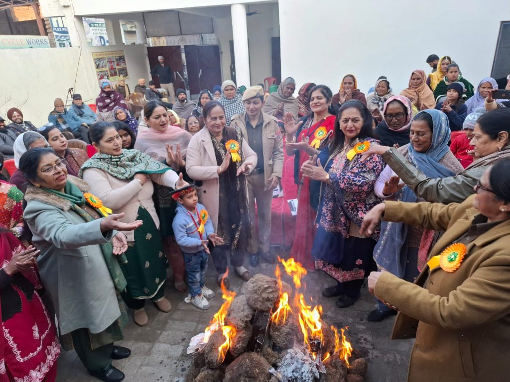 ਕਲਮਾਂ ਦੇ ਰੰਗ ਸਾਹਿਤ ਸਭਾ ਵੱਲੋਂ ‘ਲੋਹੜੀ ਧੀਆਂ ਦੀ’ ਪ੍ਰੋਗਰਾਮ ਕਰਵਾਇਆ ਗਿਆ।