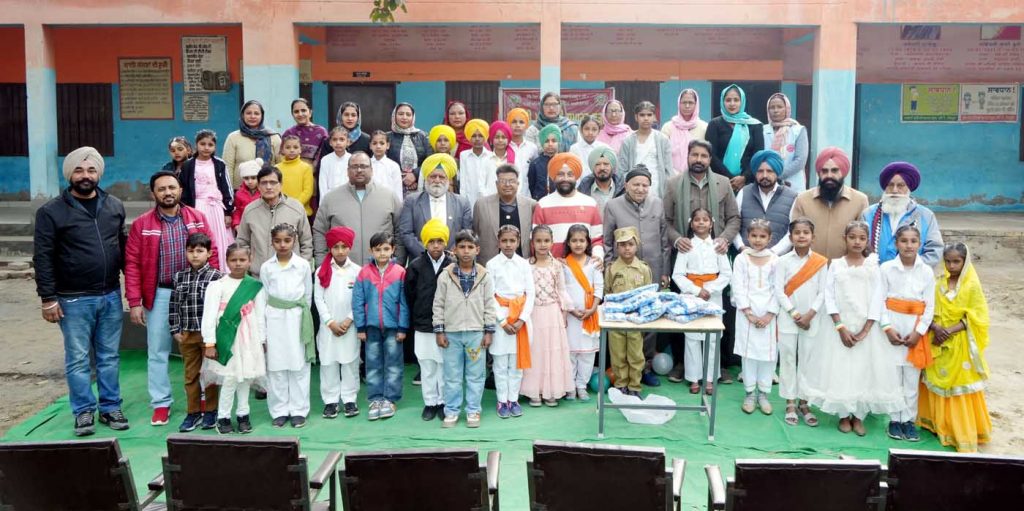 ਲਾਇਨਜ ਕਲੱਬ ਰਾਇਲ ਨੇ ਸਕੂਲੀ ਬੱਚਿਆਂ ਨਾਲ ਮਨਾਇਆ 77ਵਾਂ ਗਣਤੰਤਰ ਦਿਹਾੜਾ