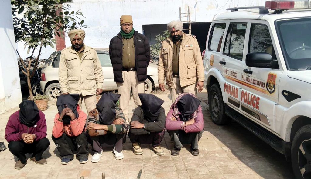 ਤੇਜਧਾਰ ਹਥਿਆਰਾਂ ਦੀ ਨੋਕ ’ਤੇ ਲੁੱਟ-ਖੋਹ ਕਰਨ ਦੀ ਤਾਕ ਵਿੱਚ ਬੈਠਾ ਗਿਰੋਹ ਪੁਲਿਸ ਅੜਿੱਕੇ