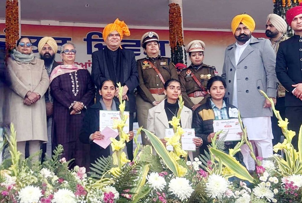 ਗਣਤੰਤਰ ਦਿਵਸ ਮੌਕੇ ਡਰੀਮਲੈਂਡ ਸਕੂਲ ਦੀਆਂ ਵਿਦਿਆਰਥਣਾਂ ਸਨਮਾਨਿਤ