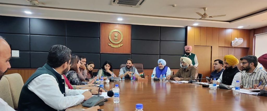 ਮੁੱਖ ਮੰਤਰੀ ਸਿਹਤ ਯੋਜਨਾ ਤਹਿਤ ਹੁਣ ਤੱਕ ਜ਼ਿਲ੍ਹਾ ਬਠਿੰਡਾ ‘ਚ 74000 ਲੋਕਾਂ ਨੇ ਕਰਵਾਈ ਆਪਣੀ ਰਜਿਸਟ੍ਰੇਸ਼ਨ : ਡਿਪਟੀ ਕਮਿਸ਼ਨਰ