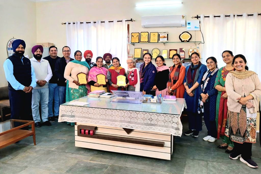 ਸਫਲਤਾਪੂਰਵਕ ਟੀਚਿੰਗ ਪ੍ਰੈਕਟਿਸ ਪੂਰੀ ਹੋਣ ਉਪਰੰਤ ਵਿਦਾਇਗੀ ਪਾਰਟੀ ਤੇ ਸਨਮਾਨ ਸਮਾਰੋਹ ਕੀਤਾ ਗਿਆ। 