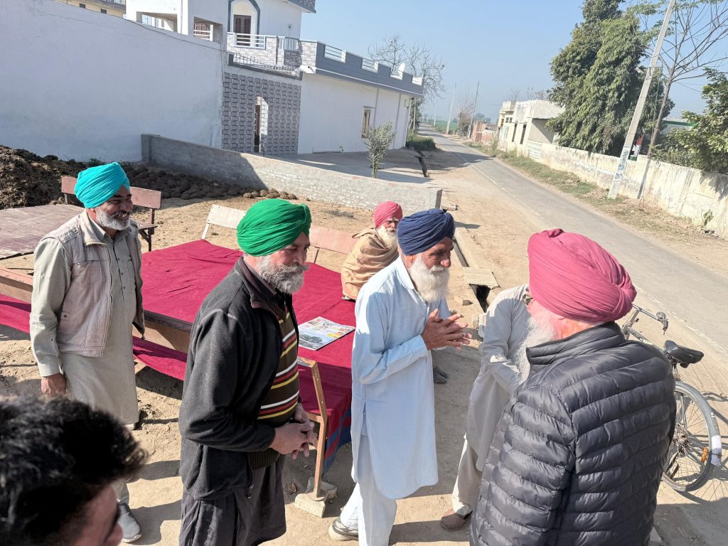 ਸੰਧਵਾਂ ਨੇ ਪਿੰਡ ਦੁਆਰੇਆਣਾ ਤੋਂ ਢੀਮਾਂਵਾਲੀ ਨੂੰ ਜਾਂਦੀ ਸੜਕ ਦੇ  ਚੱਲ ਰਹੇ ਕੰਮ ਦਾ ਜਾਇਜ਼ਾ ਲਿਆ