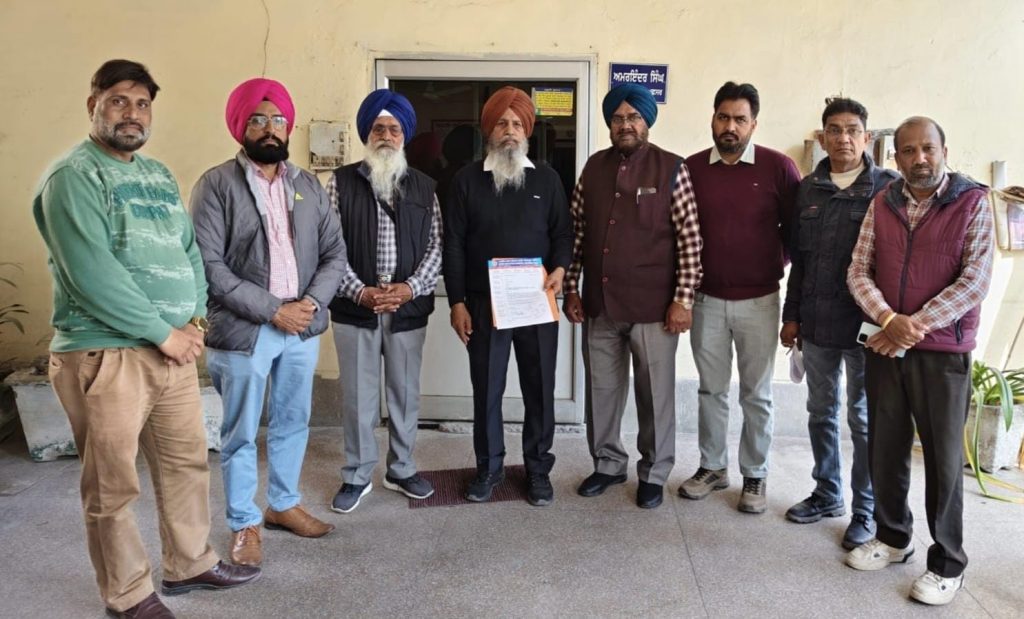 ਅਰਵਿੰਦ ਨਗਰ ਵਿਕਾਸ ਕਮੇਟੀ ਕੋਟਕਪੂਰਾ ਨੇ ਕਾਰਜ ਸਾਧਕ ਅਫ਼ਸਰ ਨੂੰ ਸੌਂਪਿਆ ਮੰਗ ਪੱਤਰ