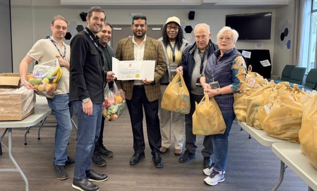 ਸਰੀ ਵਿੱਚ ‘ਸਿਟੀ ਰੀਚ ਕੇਅਰ ਸੋਸਾਇਟੀ’ ਦਾ ‘ਫੂਡ ਫਾਰ ਫੈਮਿਲੀਜ਼’ ਪ੍ਰੋਗਰਾਮ ਹਜ਼ਾਰਾਂ ਪਰਿਵਾਰਾਂ ਲਈ ਆਸ ਦੀ ਕਿਰਨ – ਮਨਦੀਪ ਧਾਲੀਵਾਲ