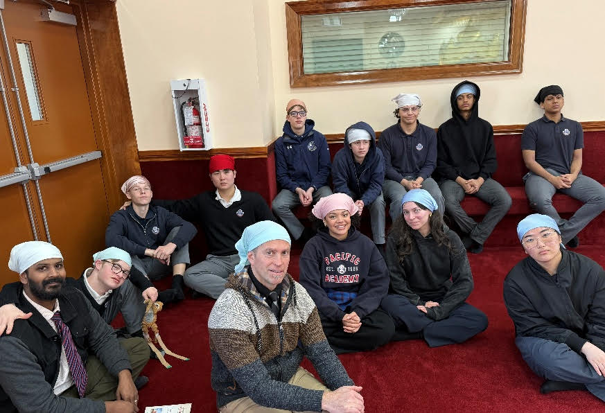 ਸਕੂਲੀ ਵਿਦਿਆਰਥੀਆਂ ਨੇ ਗੁਰਦੁਆਰਾ ਸਾਹਿਬ ਨਤਮਸਤਕ ਹੋ ਕੇ ਸਿੱਖ ਮਰਯਾਦਾ ਨੂੰ ਸਮਝਿ