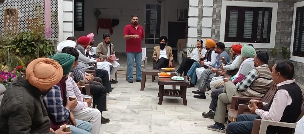 ਵਾਰਡ ਨੰਬਰ 2 ਵਿੱਚ ‘ਆਪ’ ਆਗੂਆਂ ਵੱਲੋਂ ਮੋਹਤਬਰਾਂ ਅਤੇ ਮੁਹੱਲਾ ਨਿਵਾਸੀਆਂ ਨਾਲ ਵਿਸ਼ੇਸ਼ ਮੀਟਿੰਗ