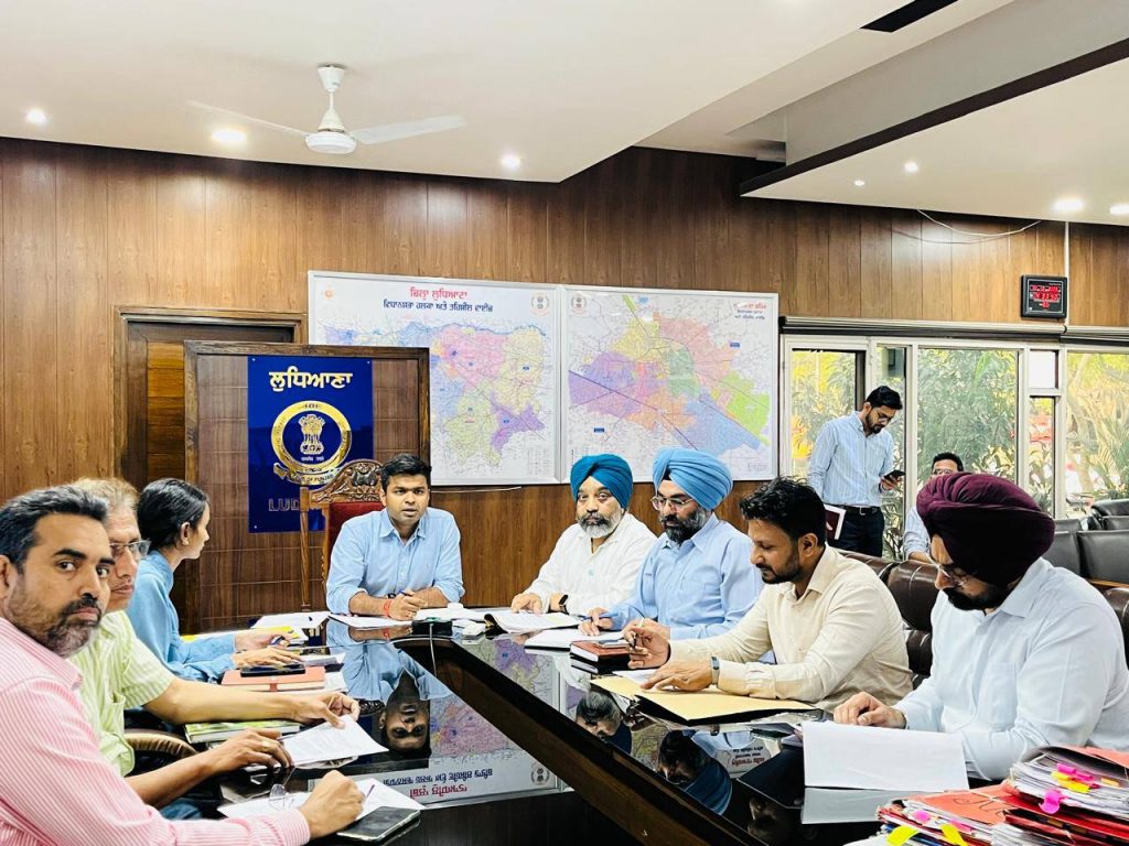 ਕਣਕ ਦੀ ਨਾੜ ਸਾੜਨ ‘ਤੇ ਜ਼ੀਰੋ ਟਾਲਰੈਂਸ: ਡਿਪਟੀ ਕਮਿਸ਼ਨਰ ਹਿਮਾਂਸ਼ੂ ਜੈਨ ਨੇ ਅਧਿਕਾਰੀਆਂ ਨਾਲ ਕੀਤੀ ਮੀਟਿੰਗ