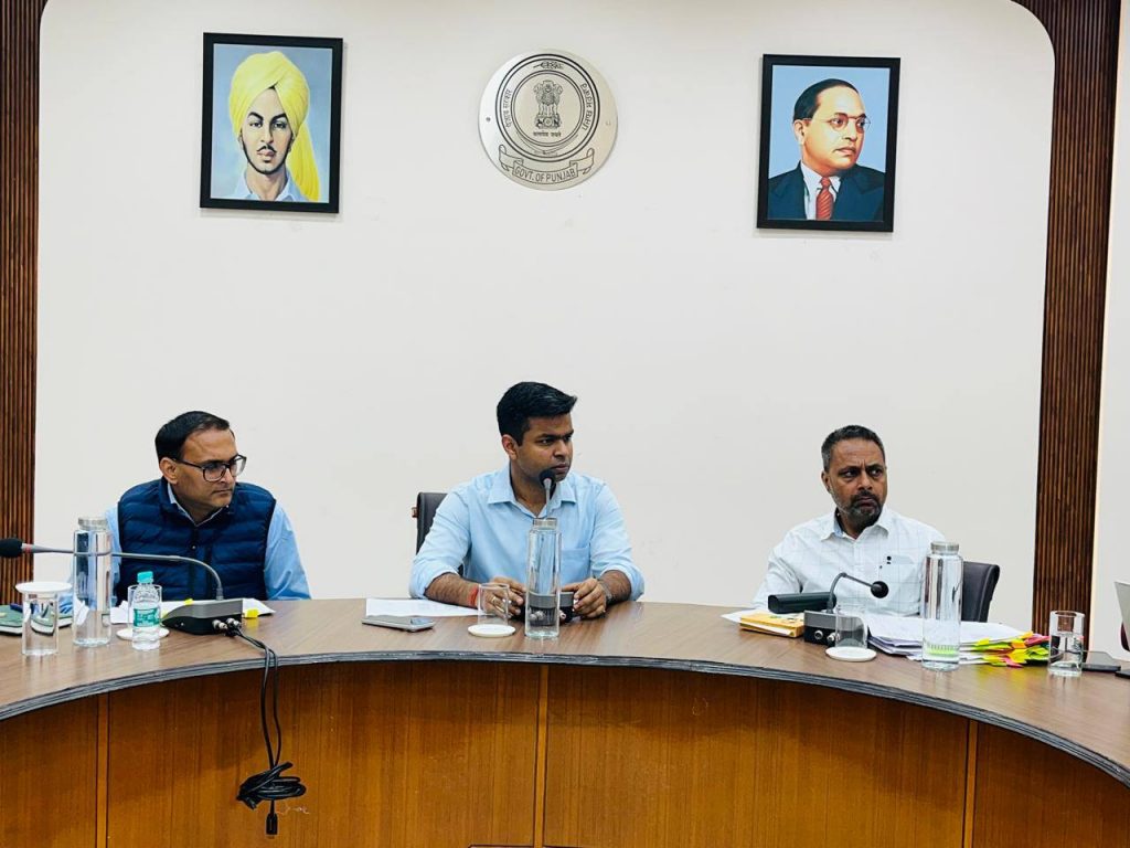 ਜ਼ਿਲ੍ਹੇ ‘ਚ ਪੈਟਰੋਲ, ਡੀਜ਼ਲ ਤੇ ਘਰੇਲੂ ਗੈਸ ਦੀ ਢੁਕਵੀਂ ਸਪਲਾਈ ਜਾਰੀ ਹੈ, ਘਬਰਾਹਟ ‘ਚ ਖਰੀਦਦਾਰੀ ਤੋਂ ਬਚੋ : ਡਿਪਟੀ ਕਮਿਸ਼ਨਰ