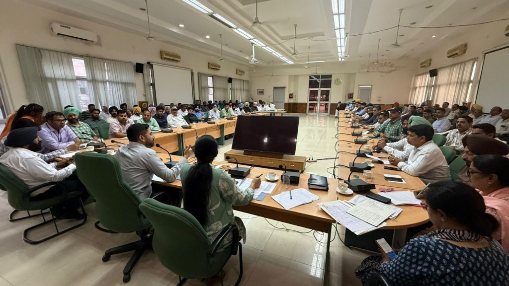 ਡਿਪਟੀ ਕਮਿਸ਼ਨਰ ਵੱਲੋਂ ਲੋਕਾਂ ਨੂੰ ਗੈਸ ਤੇ ਪੈਟਰੋਲ-ਡੀਜ਼ਲ ਦੀ ਘਬਰਾਹਟ ‘ਚ ਆ ਕੇ ਵਾਧੂ ਖਰੀਦ ਤੇ ਜਮ੍ਹਾਂ ਖੋਰੀ ਨਾ ਕਰਨ ਦੀ ਅਪੀਲ