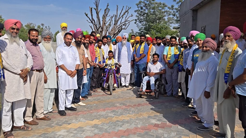 ਸਪੀਕਰ ਸੰਧਵਾਂ ਵੱਲੋਂ ਪਿੰਡ ਪੱਕਾ ਵਿਖੇ ਆਮ ਆਦਮੀ ਪਾਰਟੀ ਵਿੱਚ ਸ਼ਾਮਲ ਹੋਏ ਮੈਂਬਰਾਂ ਦਾ ਸੁਆਗਤ