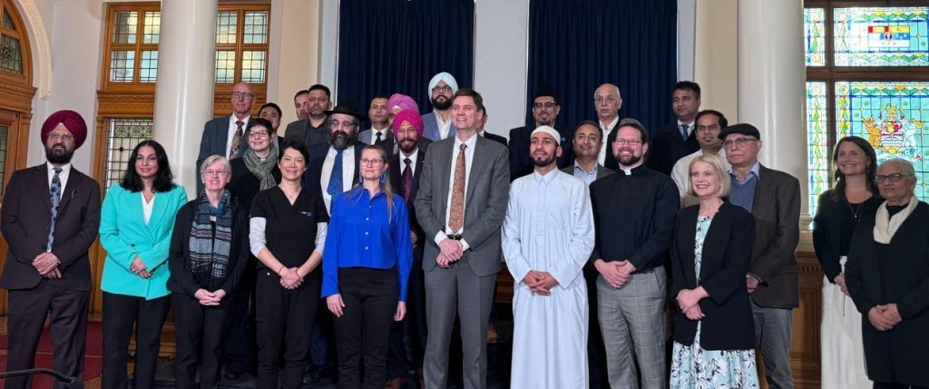 ਧਾਰਮਿਕ ਸੰਸਥਾਵਾਂ ਦੇ ਬਾਹਰ ਰੋਸ ਮੁਜ਼ਾਹਰਿਆਂ ‘ਤੇ ਲੱਗੇਗੀ ਪਾਬੰਦੀ – ਬੀ.ਸੀ. ਵਿਧਾਨ ਸਭਾ ਵਿੱਚ ‘ਬਿੱਲ 13’ ਪੇਸ਼