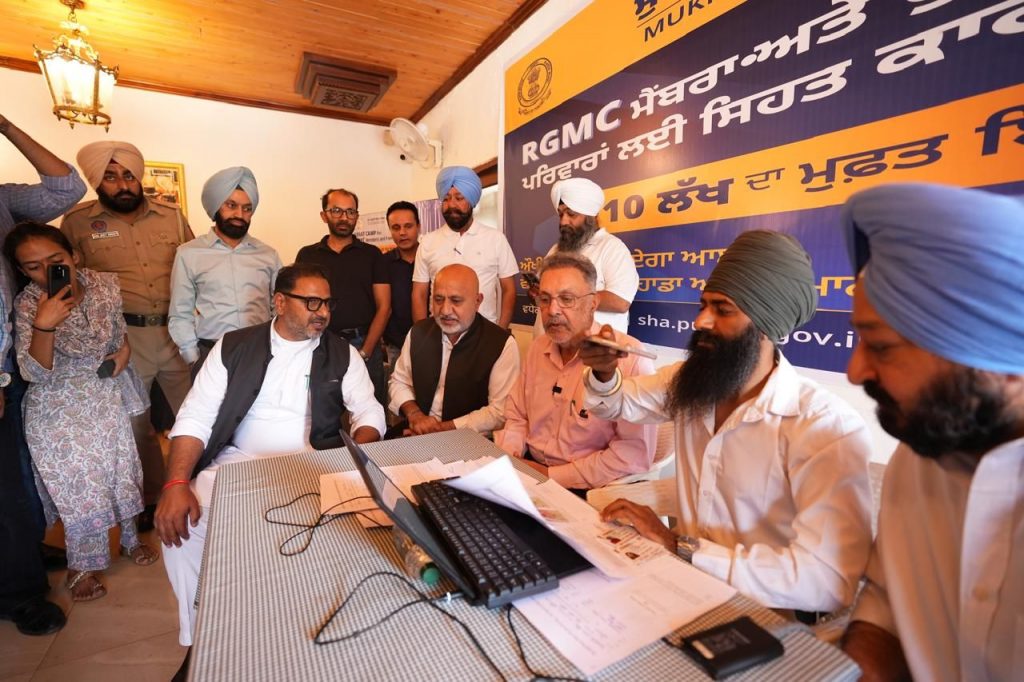‘ਰਜਿੰਦਰਾ ਜਿਮਖਾਨਾ ਐਂਡ ਮਹਿੰਦਰਾ ਕਲੱਬ’ ‘ਚ ਲਗਾਏ ਮੁੱਖ ਮੰਤਰੀ ਸਿਹਤ ਯੋਜਨਾ ਰਜਿਸਟ੍ਰੇਸ਼ਨ ਕੈਂਪ ਰਾਹੀਂ ਮੈਂਬਰਾਂ ਤੇ ਸਟਾਫ ਲਈ ਵੀ ਸਿਹਤ ਸੇਵਾਵਾਂ ਪ੍ਰਦਾਨ ਕਰਨ ਦੀ ਪਹਿਲ