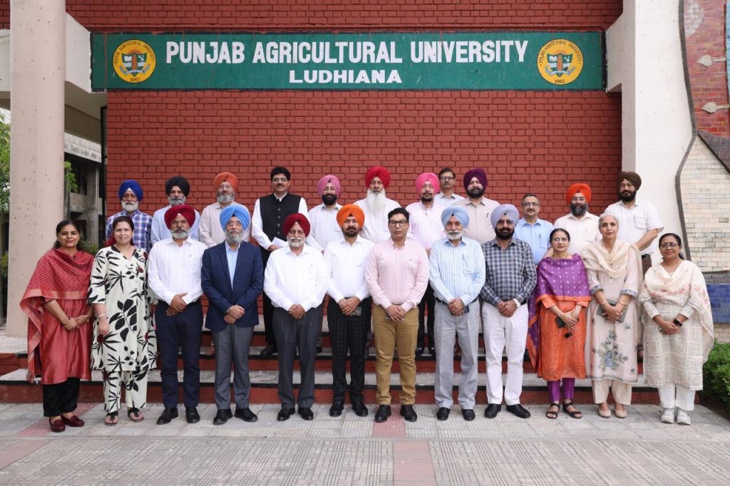 ਪੀ ਏ ਯੂ ਨੇ ਆਪਣੇ ਦੋ ਉੱਚ ਅਧਿਕਾਰੀਆਂ ਨੂੰ ਸੇਵਾ ਮੁਕਤੀ ਉੱਪਰ ਵਿਦਾਇਗੀ ਦਿੱਤੀ