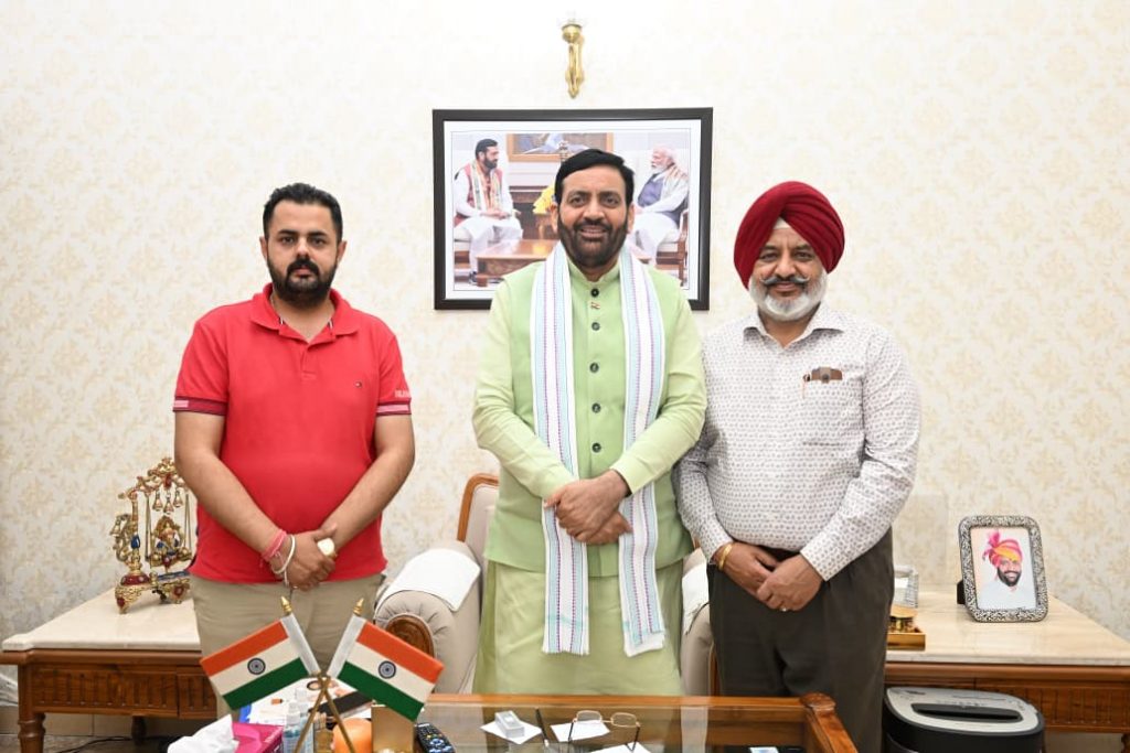 ਸਟੇਟ ਐਵਾਰਡੀ ਦੇਵਿੰਦਰ ਪਾਲ ਸਿੰਘ ਨੇ ਨਾਇਬ ਸਿੰਘ ਸੈਣੀ ਮੁੱਖ ਮੰਤਰੀ ਹਰਿਆਣਾ ਨਾਲ ਮੁਲਾਕਾਤ ਕੀਤੀ