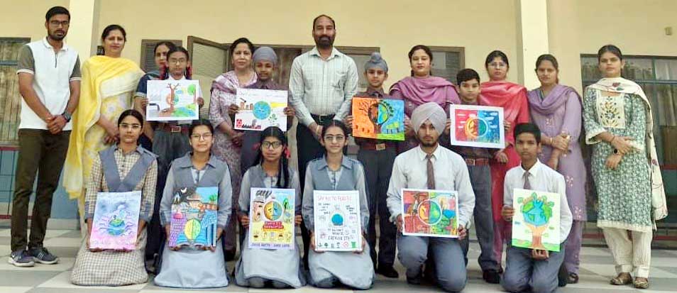 ਡਰੀਮਲੈਂਡ ਪਬਲਿਕ ਸਕੂਲ ਵਿਖੇ ਪੋਸਟਰ ਮੇਕਿੰਗ ਮੁਕਾਬਲਿਆਂ ਦਾ ਆਯੋਜਨ : ਸ਼ਰਮਾ