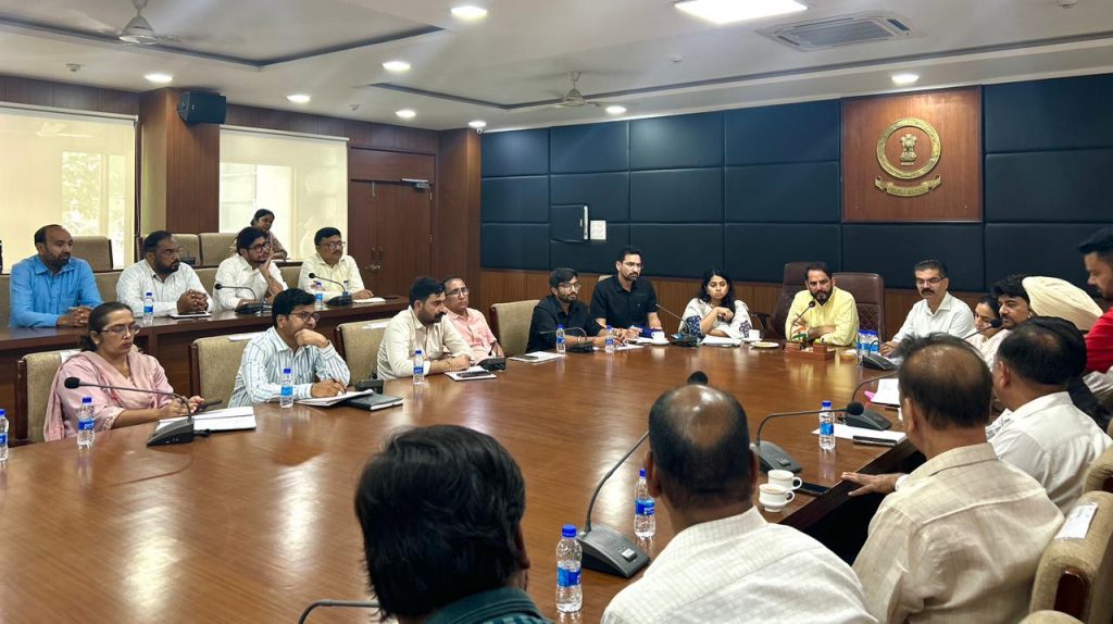 ਡੀ ਸੀ ਨੇ ਕਣਕ ਦੀ ਸੁਚੱਜੀ ਖਰੀਦ ਦੇ ਪ੍ਰਬੰਧਾਂ ਨੂੰ ਯਕੀਨੀ ਬਣਾਉਣ ਲਈ ਮੀਟਿੰਗ ਕੀਤੀ