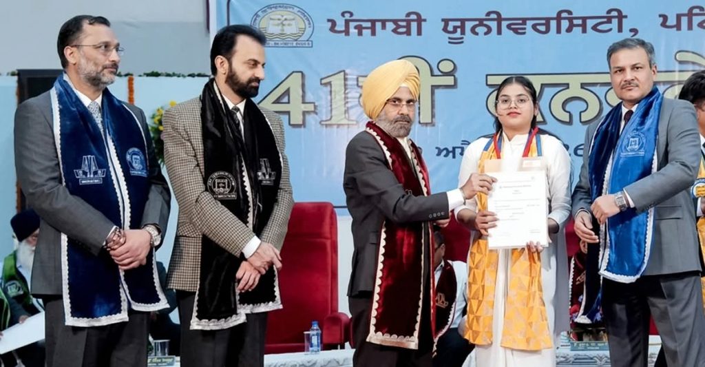 ਬਰਨਾਲਾ ਦੀ ਧੀ ਦਾਮਿਨੀ ਨੇ ਰਚਿਆ ਇਤਿਹਾਸ: ਪੰਜਾਬੀ ਯੂਨੀਵਰਸਿਟੀ ਦੀ ਕਨਵੋਕੇਸ਼ਨ ’ਚ ਹਾਸਲ ਕੀਤਾ ‘ਗੋਲਡ ਮੈਡਲ’