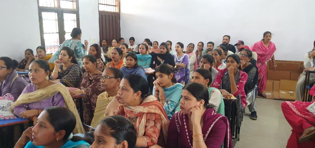 ‘ਮੁੱਖ ਮੰਤਰੀ ਮਾਵਾਂ/ਧੀਆਂ ਸਤਿਕਾਰ ਯੋਜਨਾ’ ਸਬੰਧੀ ਮਹਿਲਾ ਸਤਿਕਾਰ ਸਖੀ ਟ੍ਰੇਨਿੰਗ ਦਾ ਆਯੋਜਨ