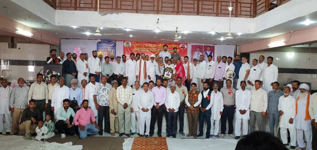 ਸੂਬਾ ਪੱਧਰੀ ਸਮਾਗਮ ਮੌਕੇ ਪਰਜਾਪਤ ਸਮਾਜ ਵੱਲੋ ਦੋ ਹੋਣਹਾਰ ਬੇਟੀਆਂ ਦਾ ਕੀਤਾ ਗਿਆ ਵਿਸ਼ੇਸ਼ ਸਨਮਾਨ