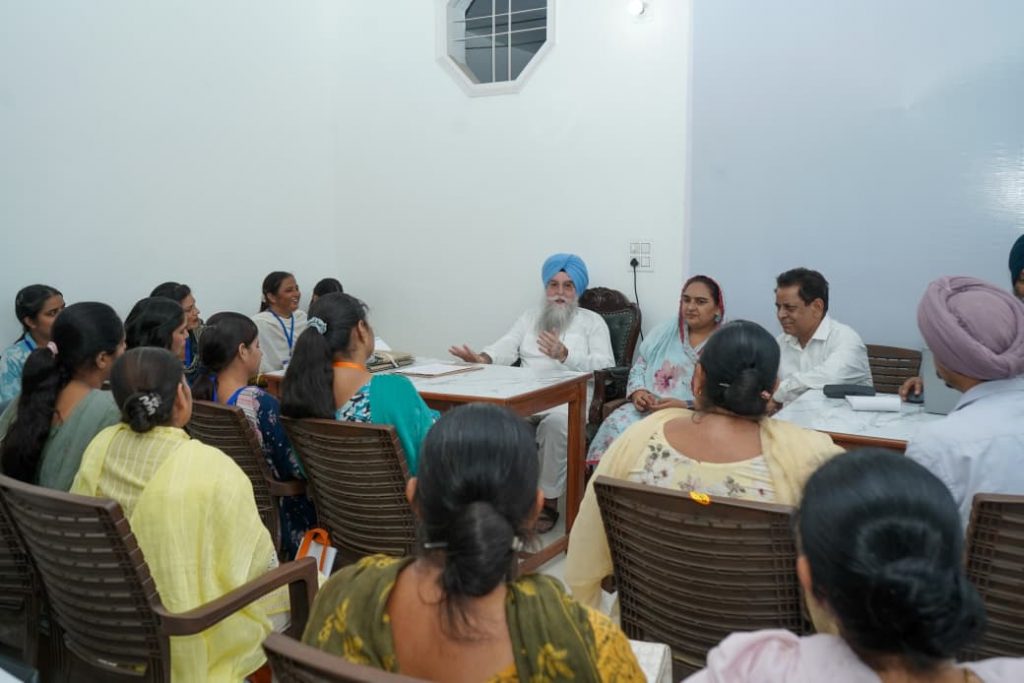 ‘ਮਾਵਾਂ-ਧੀਆਂ ਸਤਿਕਾਰ ਯੋਜਨਾ’ ਦੀ ਰਜਿਸਟਰੇਸ਼ਨ ਪ੍ਰਕਿਰਿਆ ਸਬੰਧੀ ਮੀਟਿੰਗ