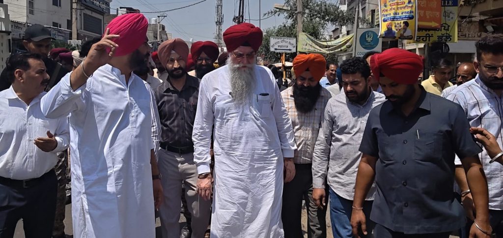 ਕੋਟਕਪੂਰਾ ਬੱਸ ਸਟੈਂਡ ਨੇੜੇ ਬਰਸਾਤੀ ਪਾਣੀ ਦੀ ਨਿਕਾਸੀ ਲਈ ਸਪੀਕਰ ਵੱਲੋਂ ਮੌਕੇ ਦਾ ਦੌਰਾ