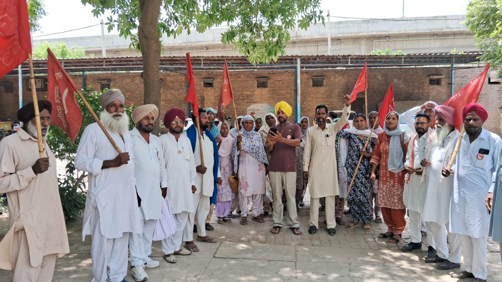 ਬੀਡੀਪੀਓ ਦਫ਼ਤਰ ਮੂਹਰੇ ਨਰੇਗਾ ਕਾਮਿਆਂ ਵੱਲੋਂ ਰੋਸ ਪ੍ਰਦਰਸ਼ਨ