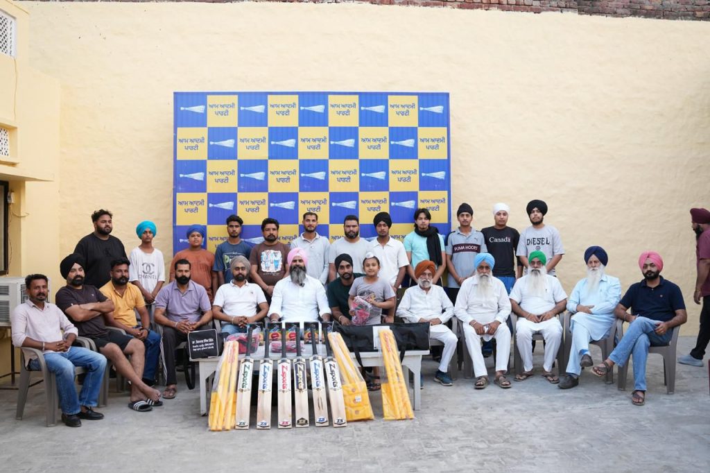 ਪਨਗਰੇਨ ਦੇ ਚੇਅਰਮੈਨ ਡਾ. ਤੇਜਪਾਲ ਸਿੰਘ ਗਿੱਲ ਨੇ ਨੌਜਵਾਨਾਂ ਨੂੰ ਸਪੋਰਟਸ ਕਿੱਟਾਂ ਵੰਡੀਆਂ