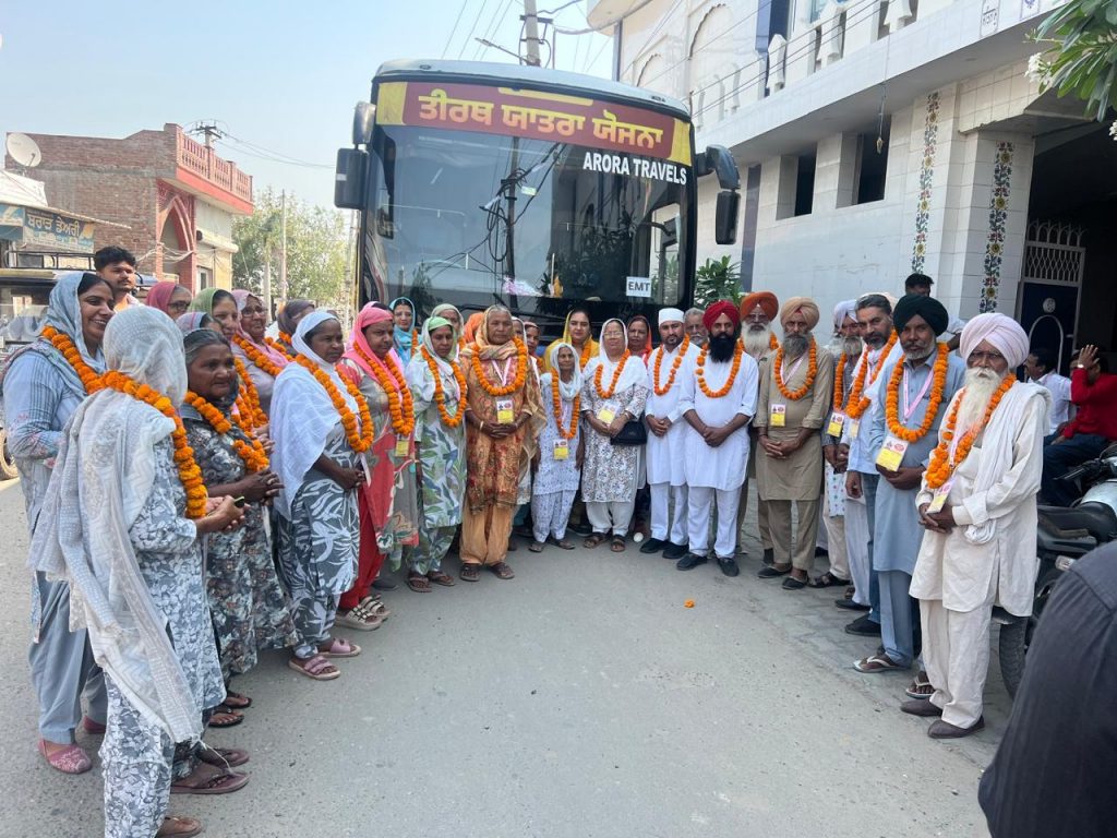ਵਾਰਡ ਨੰਬਰ 6 ਤੋਂ ਸ਼ਰਧਾਲੂਆਂ ਦੀ ਬੱਸ ਧਾਰਮਿਕ ਅਸਥਾਨਾਂ ਲਈ ਕੀਤੀ ਰਵਾਨਾ