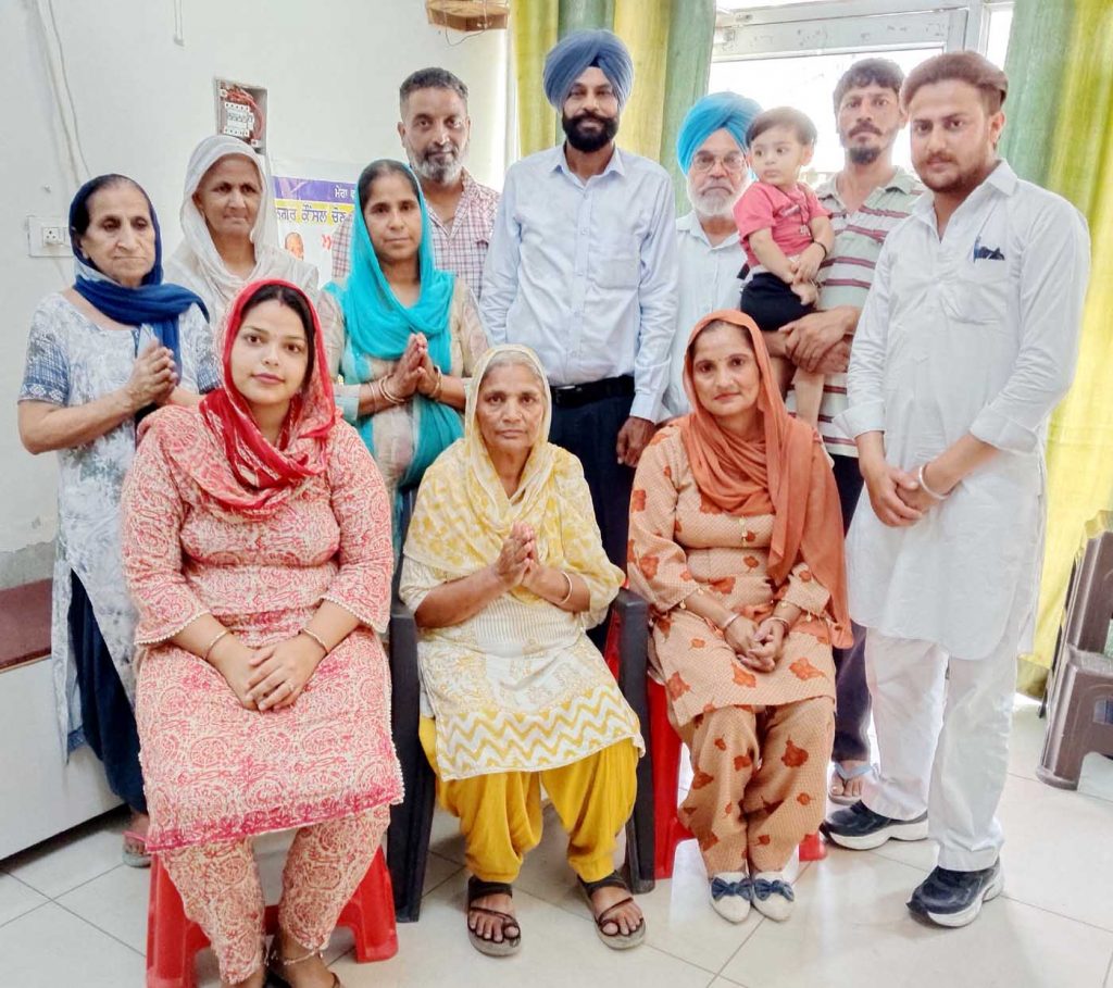 ਅਜਾਦ ਉਮੀਦਵਾਰ ਸੁਰਿੰਦਰ ਕੌਰ ਬੰਗਾ ਨੇ ਵੋਟਰਾਂ ਤੋਂ ਮੰਗਿਆ ਸਹਿਯੋਗ