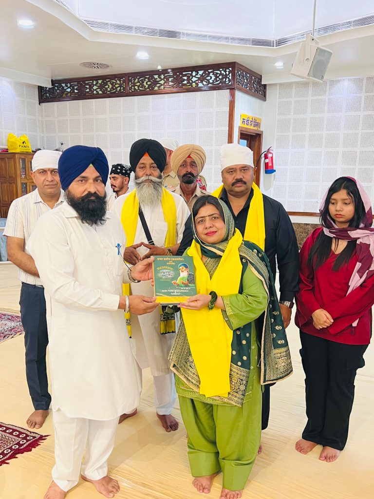 ਟਿੱਲਾ ਬਾਬਾ ਫ਼ਰੀਦ ਵਿਖੇ ਕਮਿਸ਼ਨਰ ਜੋਤੀ ਬਾਲਾ ਪਰਿਵਾਰ ਹੋਏ ਨਤਮਸਤਕ