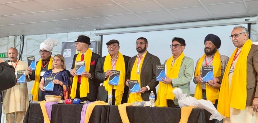 ਮਾਨਚੈਸਟਰ (ਯੂ ਕੇ) ਵਿੱਚ ਦੂਜੀ ਅੰਤਰ ਰਾਸ਼ਟਰੀ ਪੰਜਾਬੀ ਕਾਨਫਰੰਸ ਵਿੱਚ “ਪੰਜਾਬੀ ਬੋਲੀ-ਰਮਜ਼ਾਂ, ਰੁਕਾਵਟਾਂ ਤੇ ਰਾਹ “ ਕਿਤਾਬ ਲੋਕ ਅਰਪਣ