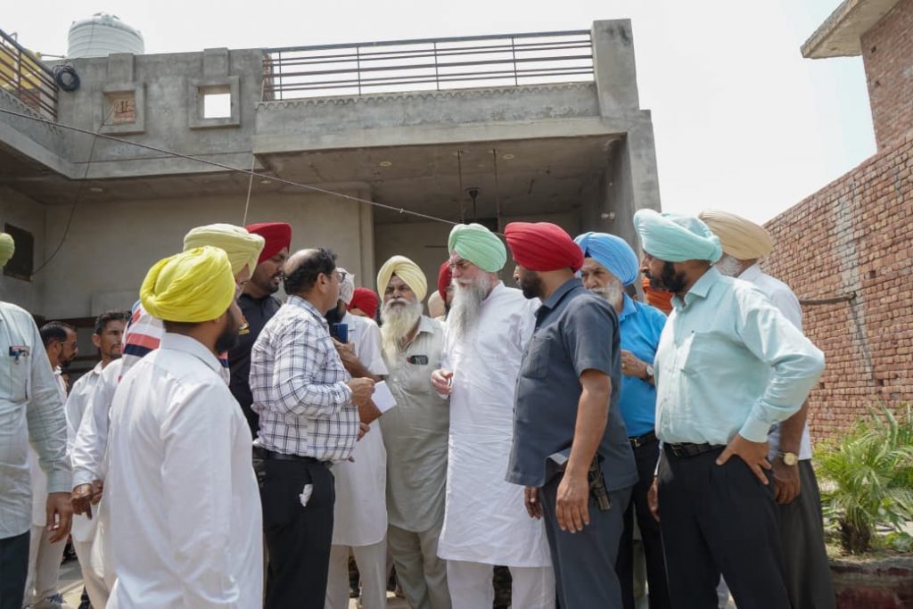 ਸਪੀਕਰ ਸੰਧਵਾਂ ਨੇ ਪਿੰਡ ਟਹਿਣਾ ਅਤੇ ਕੋਟਕਪੂਰਾ ਵਿਖੇ ਲੋਕ ਮਿਲਣੀ ਕਰਕੇ ਲੋਕਾਂ ਦੀਆਂ ਸਮੱਸਿਆਵਾਂ ਸੁਣੀਆਂ