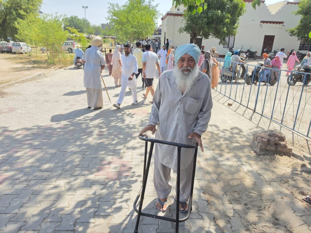 ਨਗਰ ਕੋਂਸਲ ਚੋਣਾ ਲਈ ਪੋਲਿੰਗ ਦੀ ਪ੍ਰਕਿਰਿਆ ਸ਼ੁਰੂ ਹੁੰਦਿਆਂ ਹੀ ਲੱਗੀਆਂ ਲੰਮੀਆਂ ਕਤਾਰਾਂ!