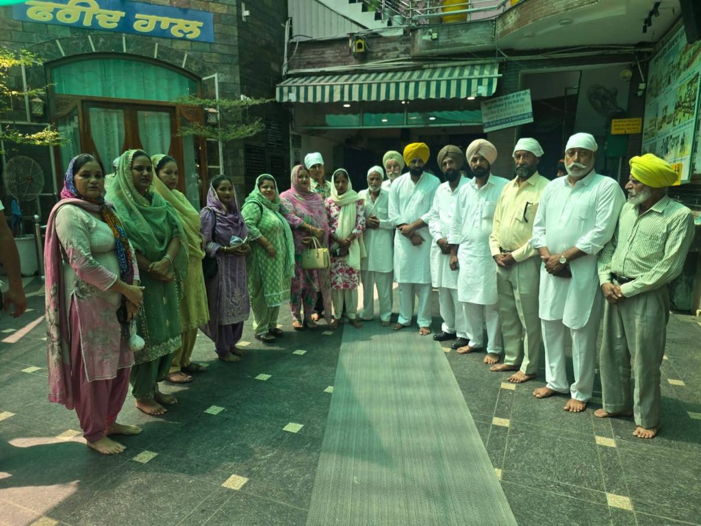 ਫਰੀਦਕੋਟ ‘ਚ ‘ਆਪ’ ਮਹਿਲਾ ਵਿੰਗ ਵੱਲੋਂ ਨਵੀਆਂ ਨਿਯੁਕਤੀਆਂ ‘ਤੇ ਟਿੱਲਾ ਬਾਬਾ ਫਰੀਦ ਵਿਖੇ ਸ਼ੁਕਰਾਨੇ ਦੀ ਅਰਦਾਸ