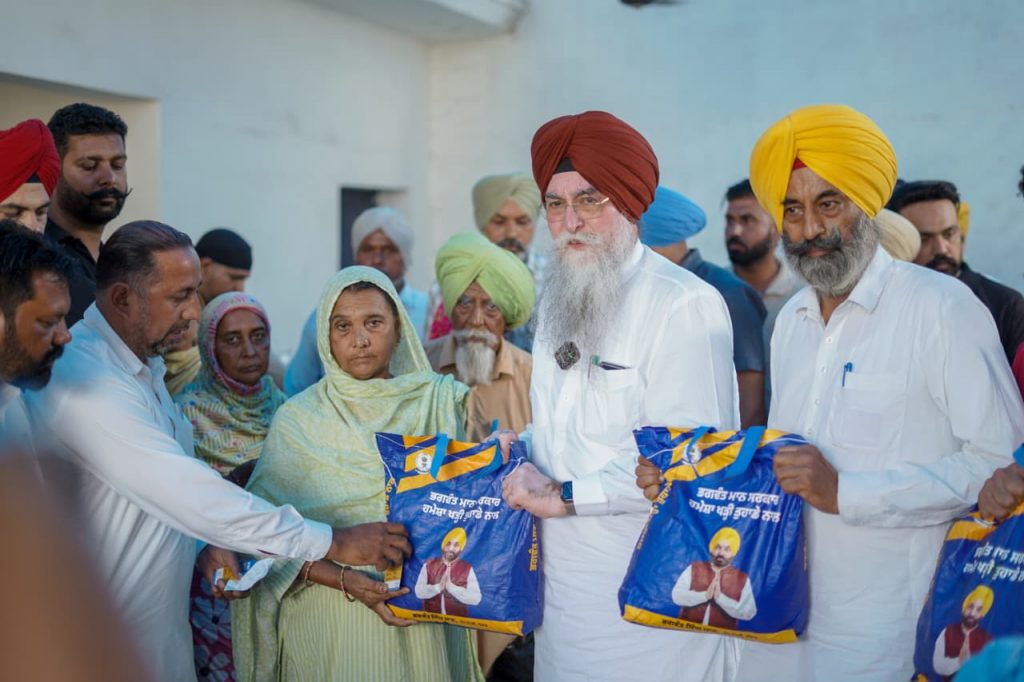 ਸਪੀਕਰ ਸੰਧਵਾਂ ਨੇ ਸਮਾਰਟ ਰਾਸ਼ਨ ਕਾਰਡ ਧਾਰਕਾਂ ਨੂੰ ਵੰਡਿਆ ਰਾਸ਼ਨ