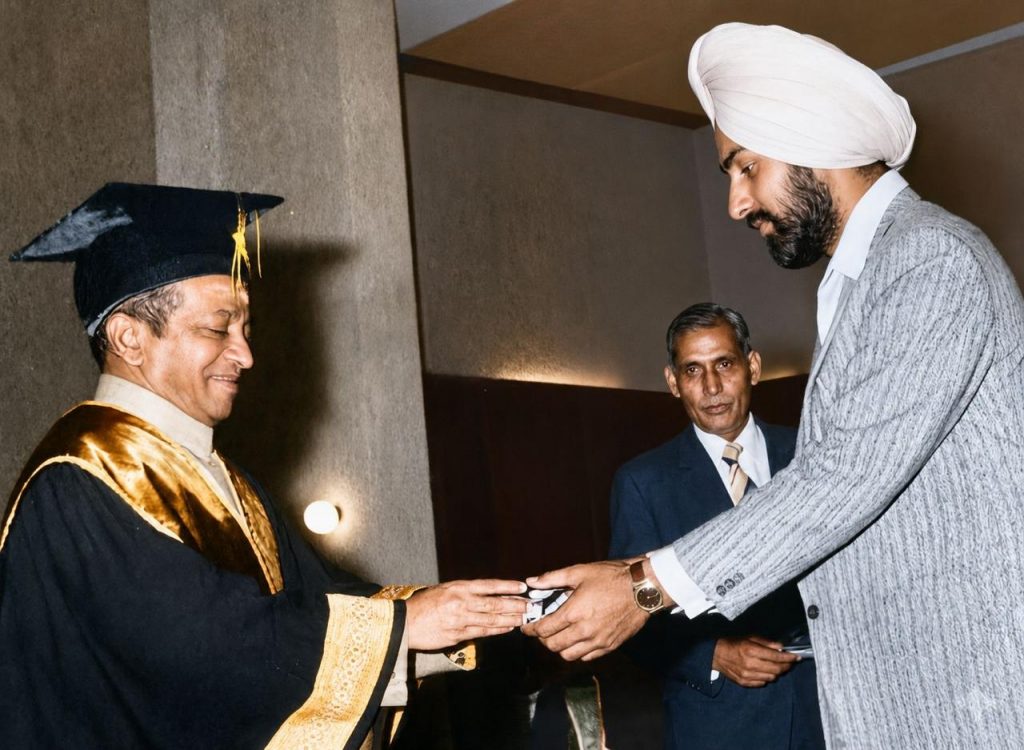 ਮੰਗਵੇਂ ਕੋਟ ਦੀ ਵਾਰਤਾ ਸੁਣੋ