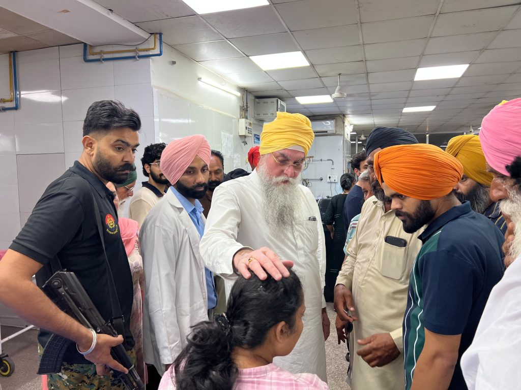 ਸਪੀਕਰ ਸੰਧਵਾਂ ਵੱਲੋਂ ਮੈਡੀਕਲ ਹਸਪਤਾਲ ਦਾ ਅਚਨਚੇਤ ਦੌਰਾ, ਮਰੀਜ਼ਾਂ ਦਾ ਹਾਲ ਚਾਲ ਜਾਣਿਆ