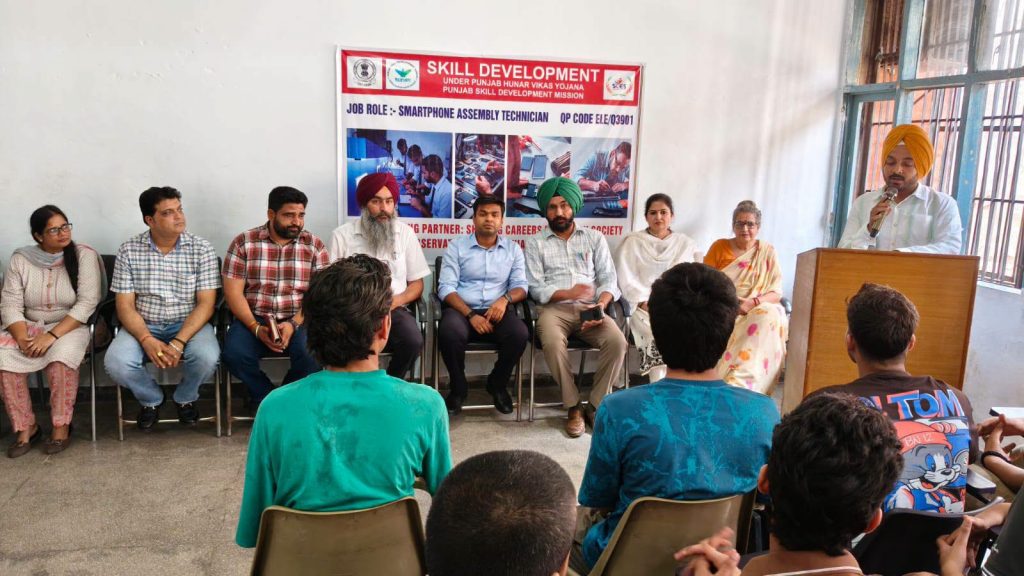ਡੀ.ਸੀ ਹਿਮਾਂਸ਼ੂ ਜੈਨ ਨੇ ਲੁਧਿਆਣਾ ਆਬਜ਼ਰਵੇਸ਼ਨ ਹੋਮ ਦੇ 85 ਬੱਚਿਆਂ ਨੂੰ ਹੇਅਰ ਡਰੈਸਰ ਐਂਡ ਸਟਾਈਲਿਸਟ ਅਤੇ ਸਮਾਰਟਫੋਨ ਅਸੈਂਬਲੀ ਟੈਕਨੀਸ਼ੀਅਨ ਦੇ ਸਿਖਲਾਈ ਕੋਰਸਾਂ ਦਾ ਕੀਤਾ ਉਦਘਾਟਨ