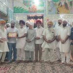 ਬਾਬਾ ਨਾਮਦੇਵ ਲੰਗਰ ਵੈਲਫੇਅਰ ਐਂਡ ਯੂਥ ਸਪੋਰਟਸ ਸੁਸਾਇਟੀ ਵੱਲੋਂ ਨਿਸ਼ਾਨ ਸਾਹਿਬ ਦੀ ਸੇਵਾ ਲਈ ਚੈੱਕ ਭੇਂਟ