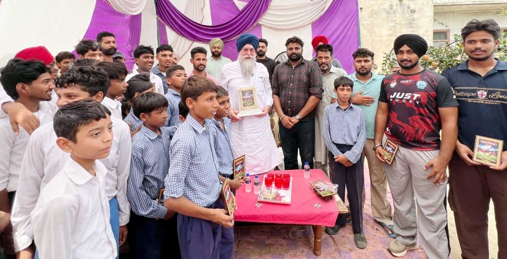 ਸਪੀਕਰ ਸੰਧਵਾਂ ਨੇ ਰਗਬੀ ਖੇਡ ਦੇ ਖਿਡਾਰੀਆਂ ਨੂੰ ਕੀਤਾ ਸਨਮਾਨਿਤ