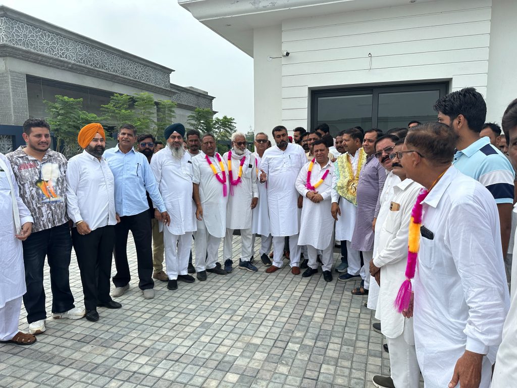 ਚੇਅਰਮੈਨ ਬਣਨ ਦੀ ਖੁਸ਼ੀ ’ਚ ਰਜਿੰਦਰ ਬਿੱਲਾ ਨੇ ਸਾਥੀਆਂ ਸਮੇਤ ਵਿਧਾਇਕ ਅਤੇ ਪੰਜਾਬ ਸਰਕਾਰ ਦਾ ਕੀਤਾ ਧੰਨਵਾਦ
