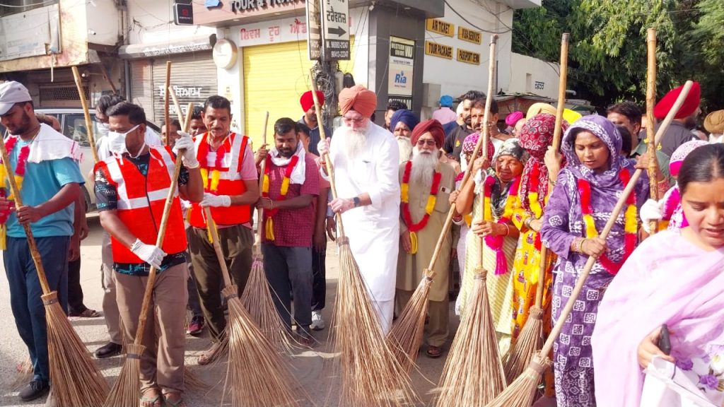“ਜਿੱਥੇ ਸਫਾਈ, ਓਥੇ ਖੁਦਾਈ”ਦੇ ਸੰਦੇਸ਼ ਨਾਲ ਕੋਟਕਪੂਰਾ ਤੋਂ ‘ਸਵੱਛ ਸਫਾਈ ਅਭਿਆਨ’ ਦੀ ਸ਼ੁਰੂਆਤ