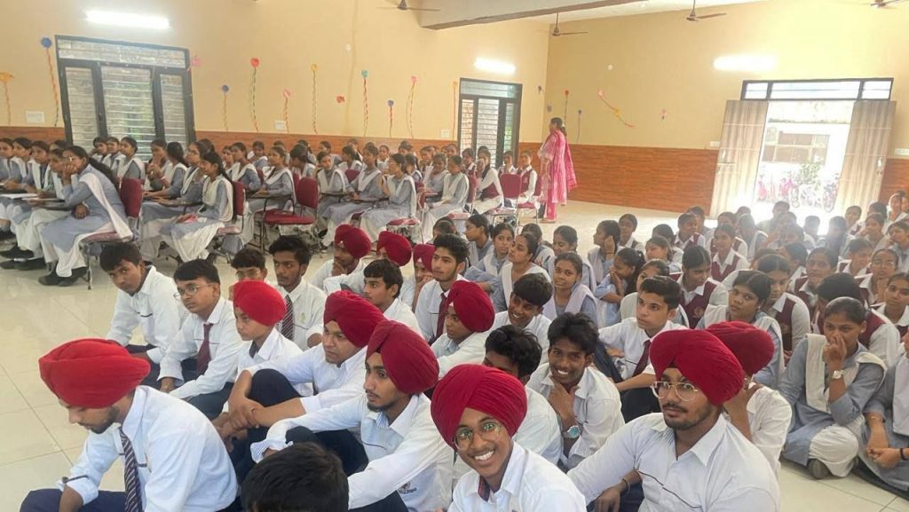 ਡੇਅਰੀ ਵਿਭਾਗ ਵੱਲੋਂ ਸਕੂਲ ਆਫ ਐਮੀਨੈਂਸ ’ਚ ਦੁੱਧ ਖਪਤਕਾਰ ਜਾਗਰੂਕਤਾ ਕੈਂਪ ਆਯੋਜਿਤ*
