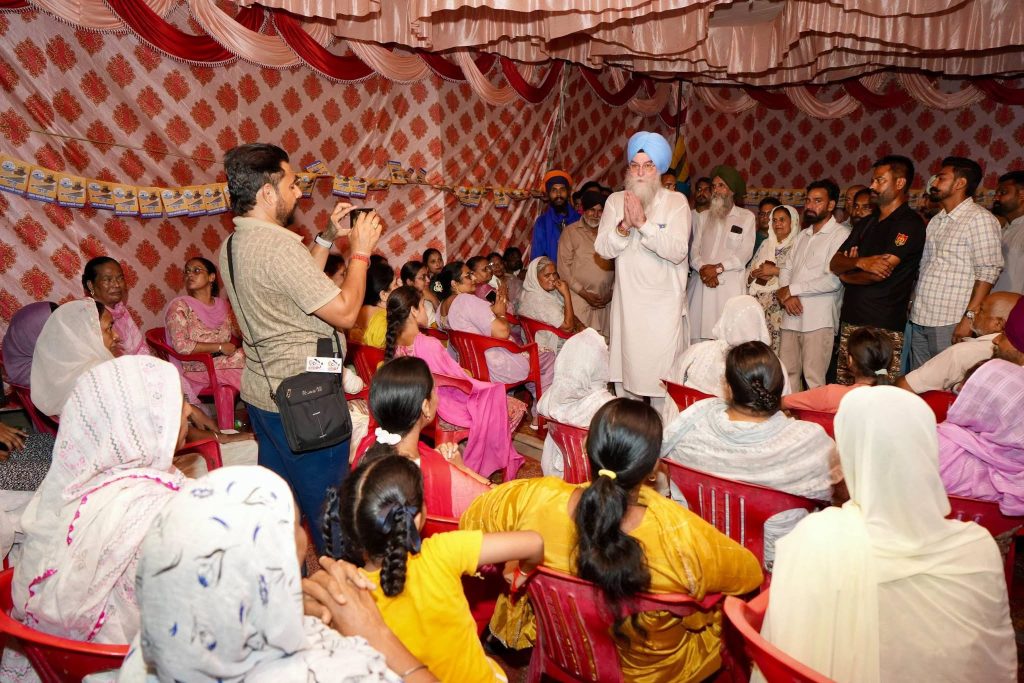 ਸਪੀਕਰ ਸ. ਕੁਲਤਾਰ ਸਿੰਘ ਸੰਧਵਾਂ ਨੇ ਮਾਰਕੀਟ ਕਮੇਟੀ ਦਫ਼ਤਰ ਕੋਟਕਪੂਰਾ ਤੋਂ ਧਾਰਮਿਕ ਯਾਤਰਾ ਲਈ ਬੱਸ ਨੂੰ ਹਰੀ ਝੰਡੀ ਦੇ ਕੇ ਕੀਤਾ ਰਵਾਨਾ