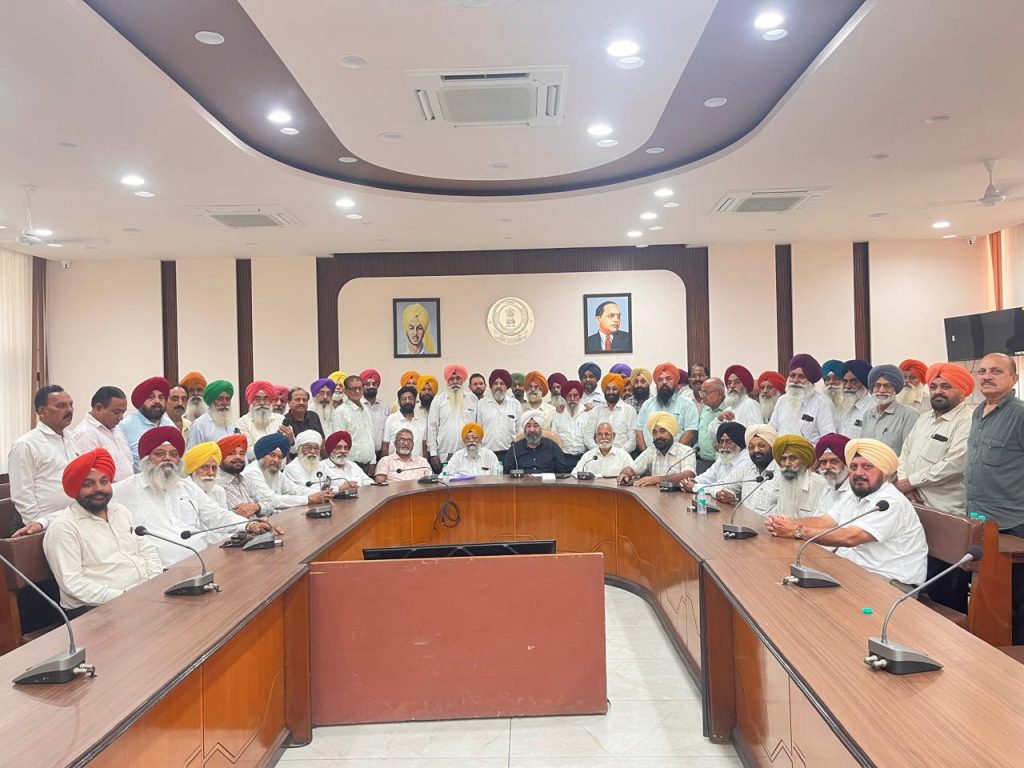 ਸੇਵਾਮੁਕਤ ਪਟਵਾਰੀ, ਕਾਨੂੰਗੋ, ਨਾਇਬ ਤਹਿਸੀਲਦਾਰ ਵੈੱਲਫੇਅਰ ਐਸੋਸੀਏਸ਼ਨ ਵਲੋਂ ਸਾਂਝ ਮਿਲਣੀ ਦਾ ਪ੍ਰੋਗਰਾਮ ਆਯੋਜਿਤ