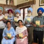 ਐੱਸ. ਪ੍ਰਸ਼ੋਤਮ ਨੇ ਆਪਣੇ ਨਵ ਪ੍ਰਕਾਸ਼ਿਤ ਕਾਵਿ ਸੰਗ੍ਰਿਹ ” ਖਾਮੋਸ਼ੀਆਂ ” ਨੂੰ ਕੀਤਾ ਮੀਟਿੰਗ ਚ ਰਸਮੀ ਤੌਰ ਤੇ ਸਾਹਿਤਕਾਰਾਂ ਨੂੰ ਭੇਂਟ