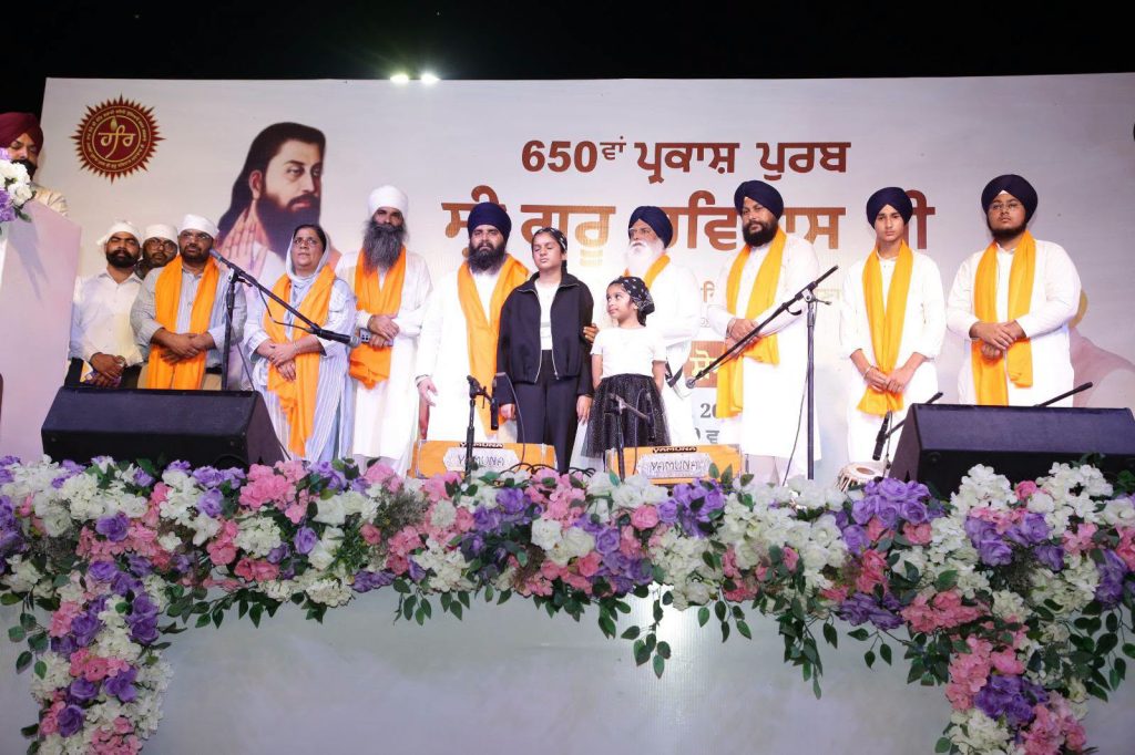 ਜਗਰਾਉਂ ’ਚ 500 ਡਰੋਨਾਂ ਦੇ ਸ਼ਾਨਦਾਰ ਸ਼ੋਅ ਨੇ ਸੰਗਤ ਨੂੰ ਗੁਰੂ ਰਵਿਦਾਸ ਜੀ ਦੇ ਜੀਵਨ, ਬਾਣੀ ਤੇ ਫ਼ਲਸਫ਼ੇ ਤੋਂ ਕਰਵਾਇਆ ਜਾਣੂ